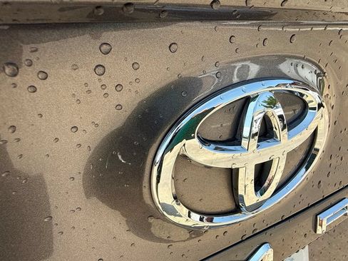 Used 2024 Toyota Camry SE FWD image 13
