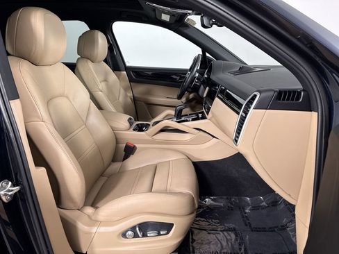 Certified 2021 Porsche Cayenne E-Hybrid AWD/4WD image 24