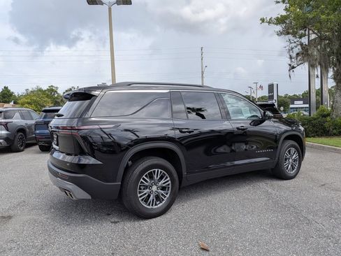 Certified 2024 Chevrolet Traverse LT FWD image 3
