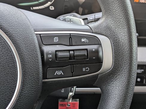 Used 2025 Kia Sportage LX image 27