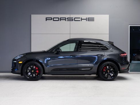 New 2026 Porsche Macan GTS image 2