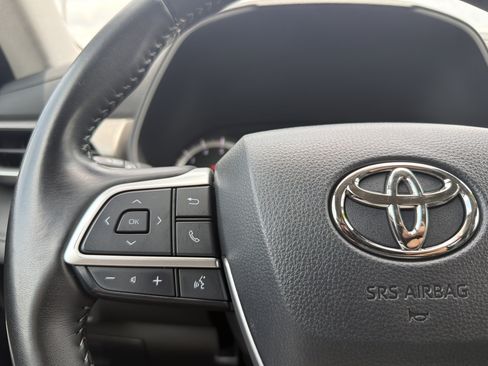 Certified 2025 Toyota Highlander LE FWD image 9