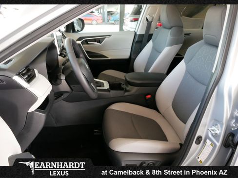 Used 2025 Toyota RAV4 XLE w/ Convenience Package image 2