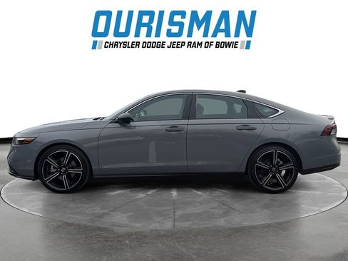 Used 2025 Honda Accord Sport image 3