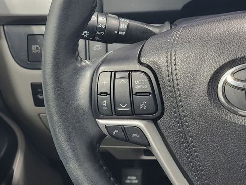 Used 2019 Toyota Highlander XLE AWD/4WD image 26