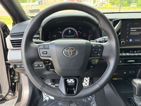 Used 2025 Toyota Camry SE w/ Convenience Package FWD image 20