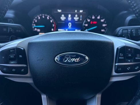 Used 2020 Ford Explorer XLT image 26