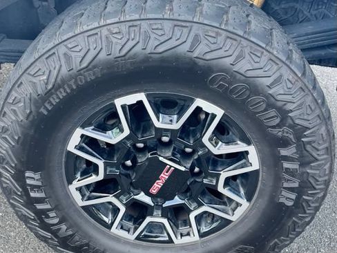 Used 2025 GMC Sierra 2500 AT4X AWD/4WD image 15
