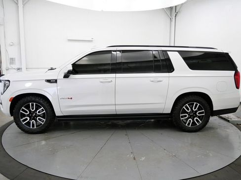 Used 2024 GMC Yukon XL AT4 w/ AT4 Premium Plus Package AWD/4WD image 4