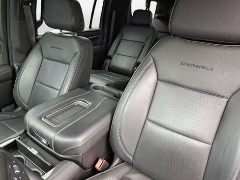 Used 2023 GMC Yukon XL Denali AWD/4WD image 11