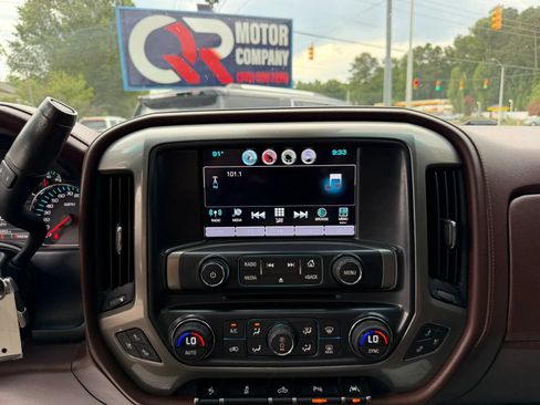 Used 2016 Chevrolet Silverado 1500 High Country w/ High Country Premium Package AWD/4WD image 17