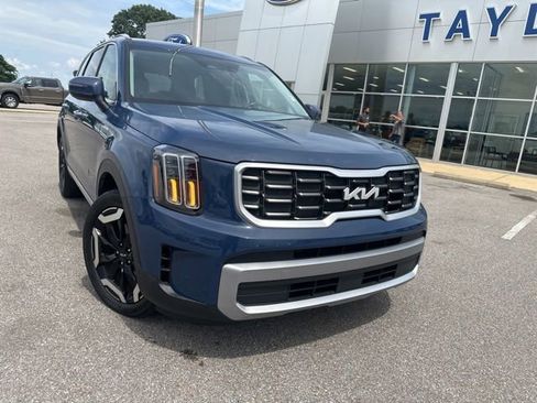 Used 2025 Kia Telluride S FWD image 5