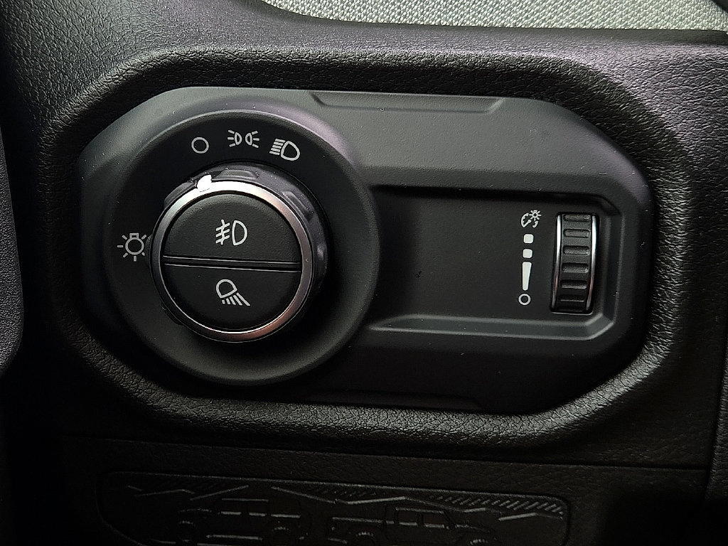 Used 2025 Jeep Gladiator Sport AWD/4WD image 17