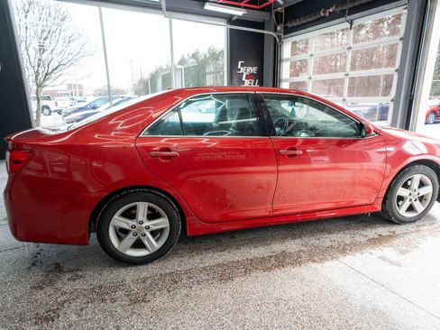 Used 2012 Toyota Camry SE image 4