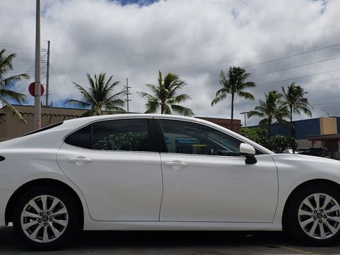 Used 2018 Toyota Camry LE image 5