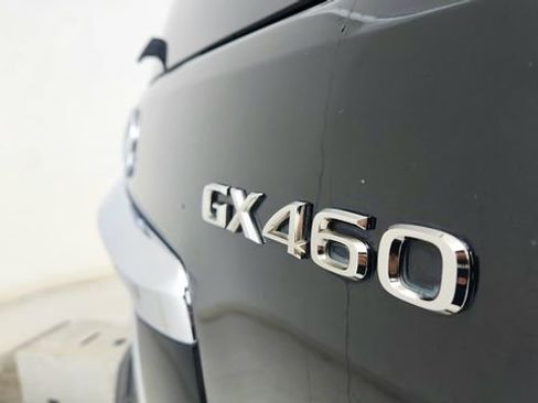 Used 2018 Lexus GX 460 Premium w/ Premium Package image 18