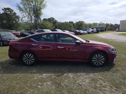 Used 2025 Nissan Altima 2.5 SV image 6