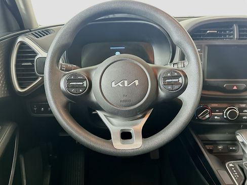 Used 2025 Kia Soul LX w/ LX Technology Package FWD image 18