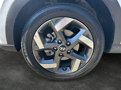 Used 2025 Hyundai Venue SEL FWD image 4