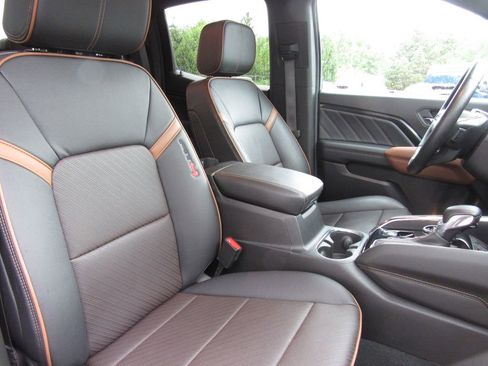 Used 2023 GMC Canyon AT4 w/ LPO, Sports Bar Package AWD/4WD image 22