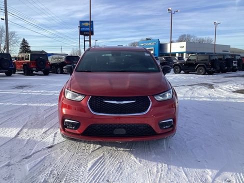 New 2026 Chrysler Pacifica Limited image 2