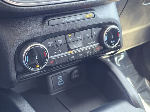 Used 2022 Ford Escape Titanium image 42