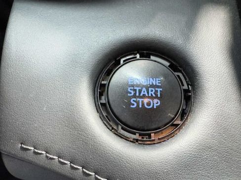 Used 2020 Toyota Highlander LE FWD image 25