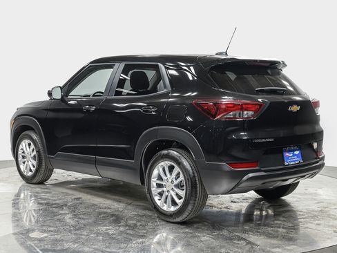 Used 2025 Chevrolet TrailBlazer LS w/ LS Convenience Package image 4