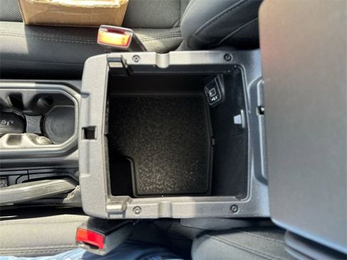 Used 2022 Jeep Gladiator Overland image 27