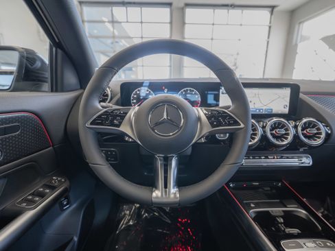 Certified 2025 Mercedes-Benz GLA 250 4MATIC image 9