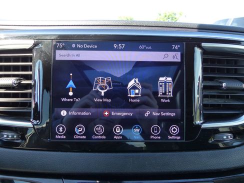 Used 2020 Chrysler Pacifica Limited FWD image 29