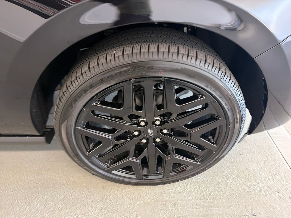 New 2027 Ford Expedition Max Platinum w/ Stealth Performance Package AWD/4WD image 5