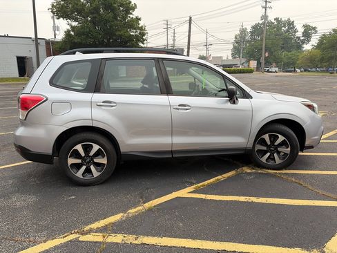 Used 2017 Subaru Forester 2.5i w/ Alloy Wheel Package AWD/4WD image 9
