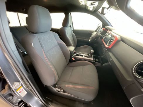 Used 2019 Toyota Tacoma TRD Off-Road AWD/4WD image 24