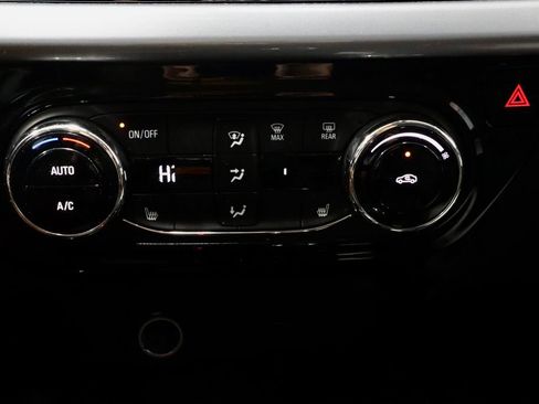 Used 2025 Chevrolet Trax LT w/ LT Convenience Package image 29