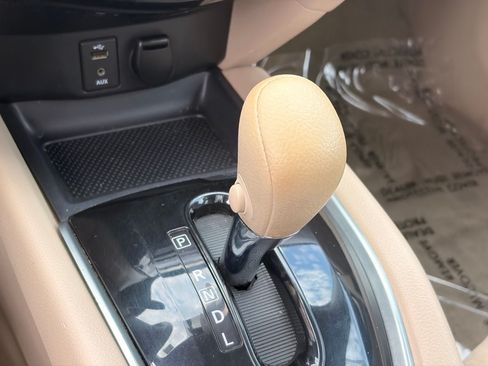 Used 2015 Nissan Rogue SV FWD image 25