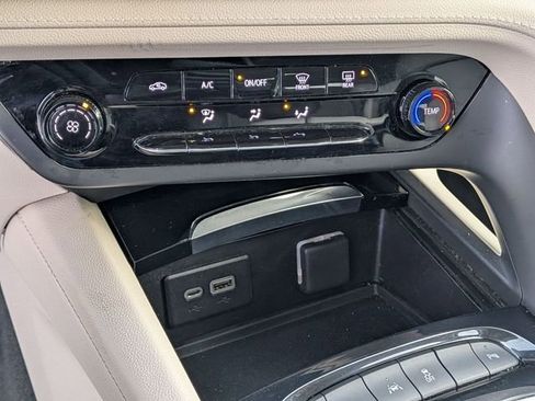 Used 2023 Buick Envision Preferred image 19
