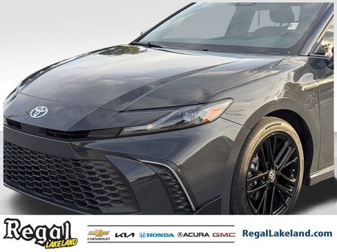 Used 2025 Toyota Camry SE image 6