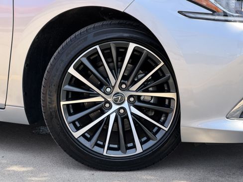 Used 2023 Lexus ES 350 w/ Premium Package FWD image 3