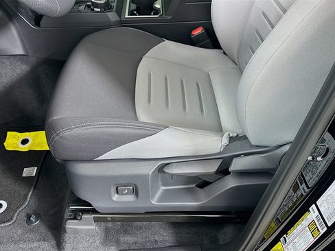 Certified 2025 Toyota Tacoma TRD Off-Road AWD/4WD image 20