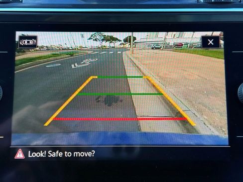 Used 2021 Volkswagen Tiguan SEL image 22