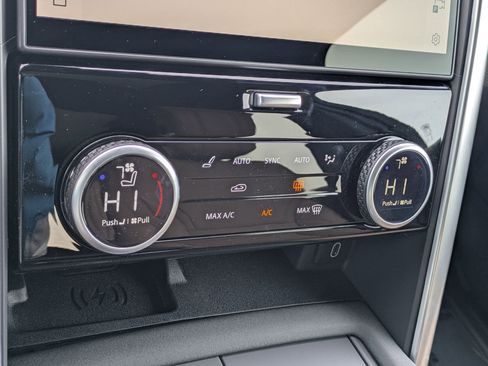 New 2026 Land Rover Discovery Limited Edition AWD/4WD image 16
