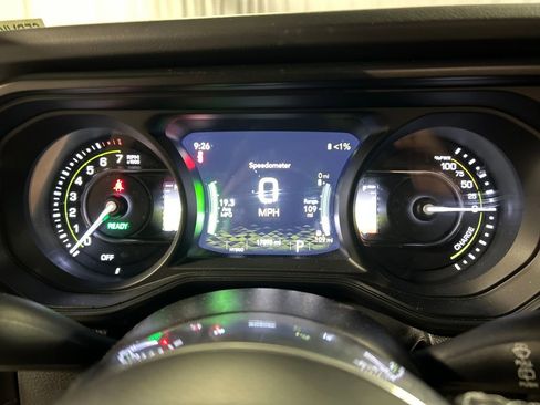 Used 2025 Jeep Wrangler Unlimited Sahara image 16