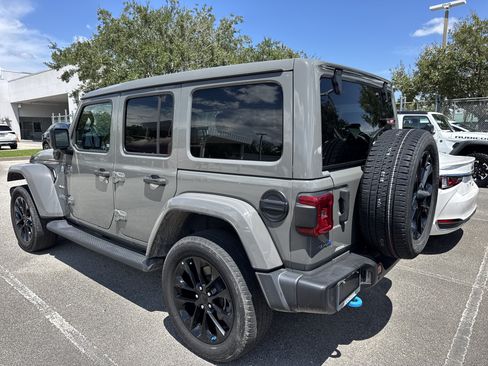 Used 2022 Jeep Wrangler Unlimited Sahara w/ Safety Group AWD/4WD image 3