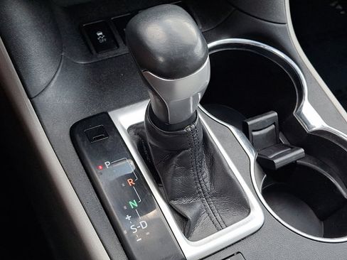Used 2019 Toyota Highlander XLE AWD/4WD image 15