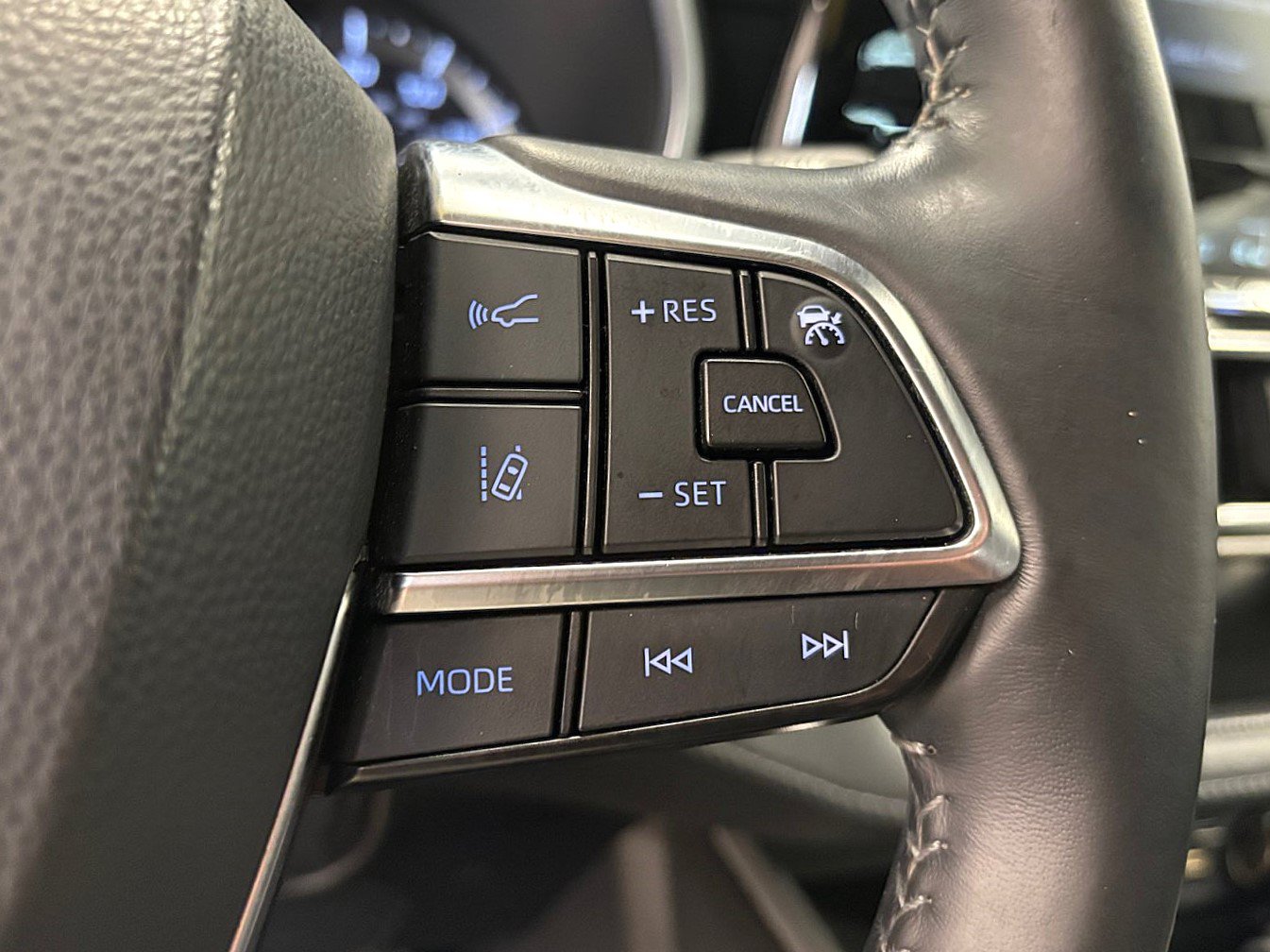 Used 2021 Toyota Highlander XLE FWD image 35