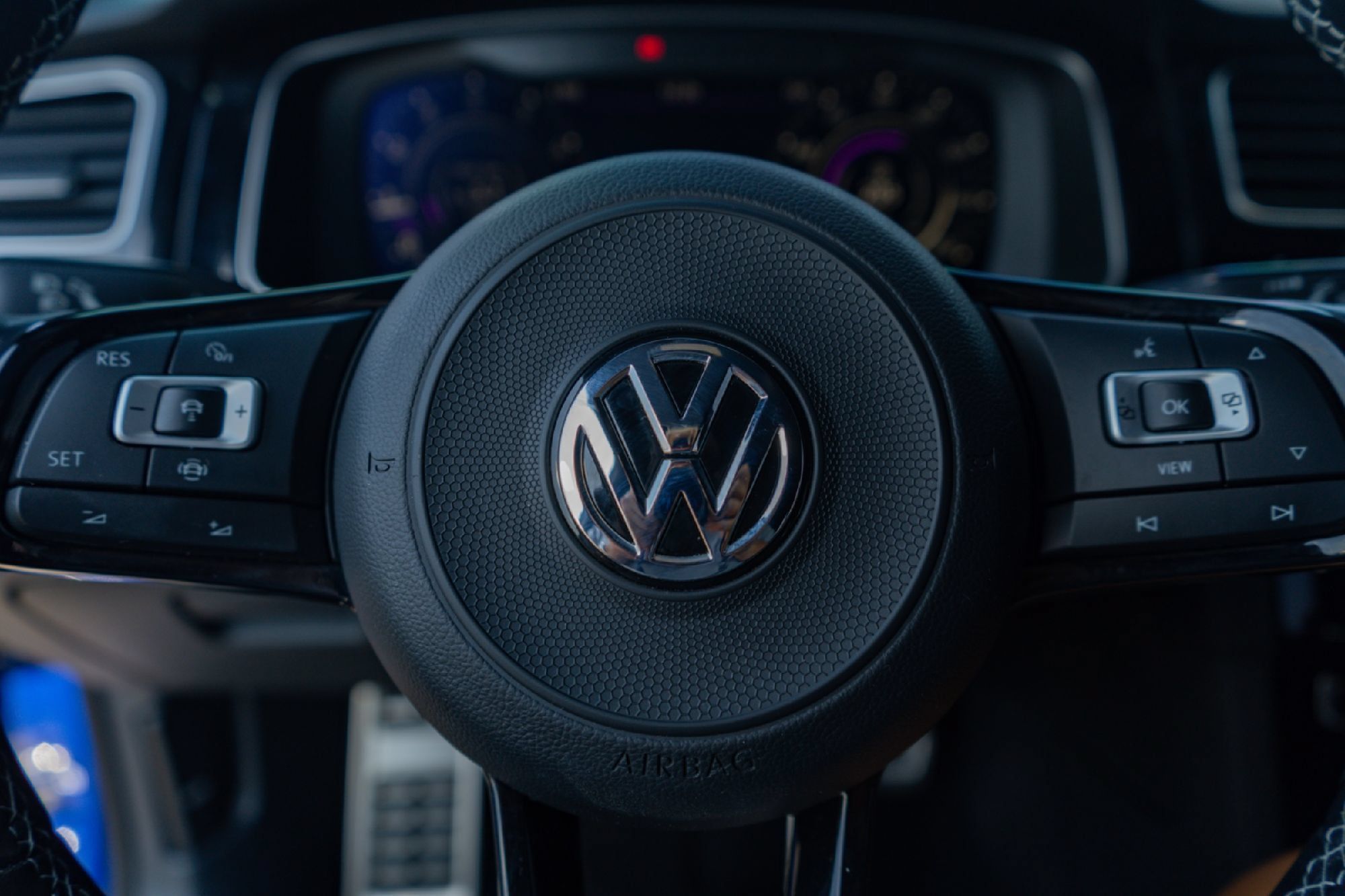 Used 2019 Volkswagen Golf R 4-Door AWD/4WD image 10