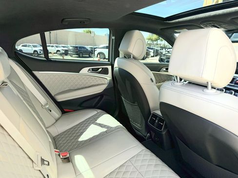 Used 2022 Genesis G70 3.3T RWD image 39