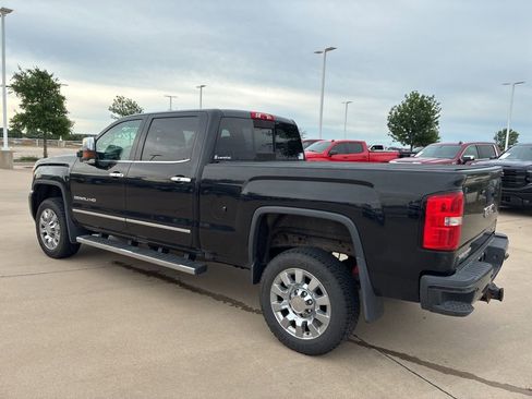 Used 2016 GMC Sierra 2500 Denali w/ Suspension Package, Off-Road image 3