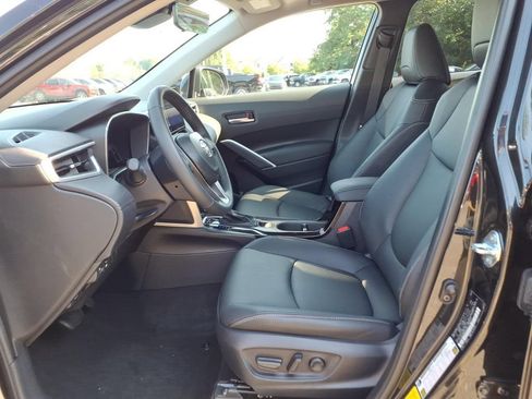 Used 2025 Toyota Corolla Cross XLE w/ Convenience Package AWD/4WD image 11